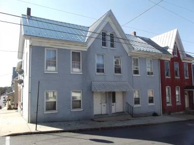 Main picture of 40 S Penn St