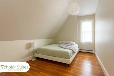 Main picture of 18 Greylock Rd