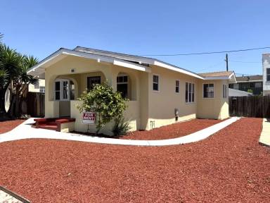 Main picture of 1530 S Gaffey St