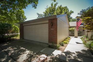 Main picture of 201 W Redfish Ln