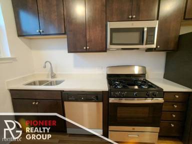 Main picture of 2948 N Albany Ave