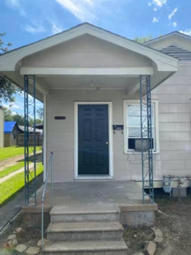 Main picture of 1829 Badt Ave