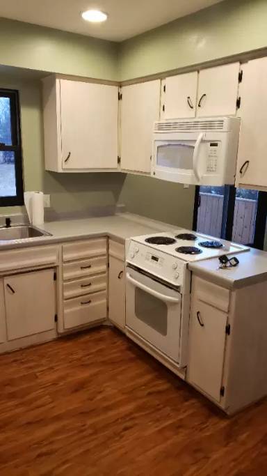 Main picture of 1029 W Traverse Rd