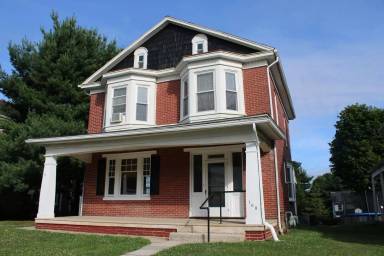 Main picture of 108 S 3rd St