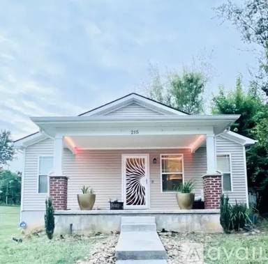 Main picture of 215 E Oldham Ave