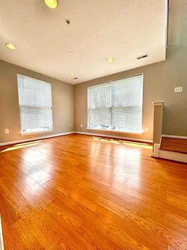 Main picture of 2062 Clipper Park Rd