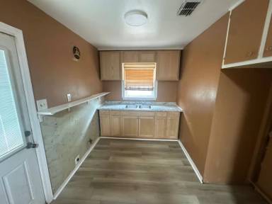 Main picture of 1525 Orchard Dr W