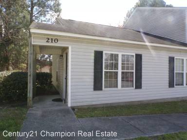 Main picture of 204 Palace Cir