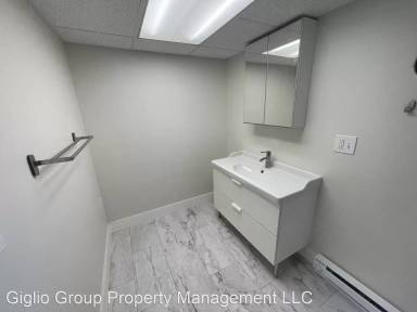 Main picture of 960 N Main Ave
