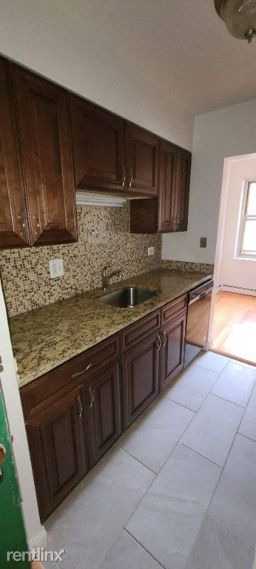 Main picture of 3710 N Pine Grove Ave