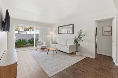 Main picture of 3996 Iowa Gardens