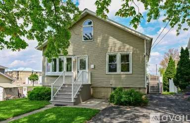 Main picture of 118 Lake St