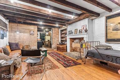 Main picture of 271 E 7th St
