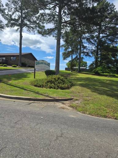 Main picture of 210 Carl Dr