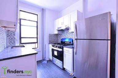 Main picture of 4646 Broadway