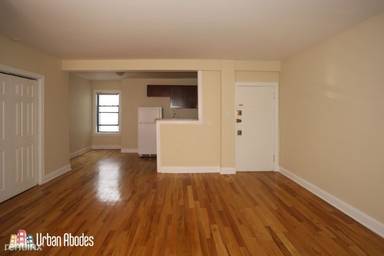 Main picture of 1347 N Dearborn St