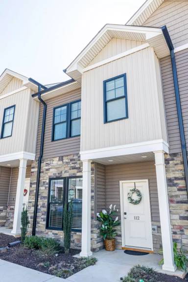 Main picture of 112 English Commons Dr