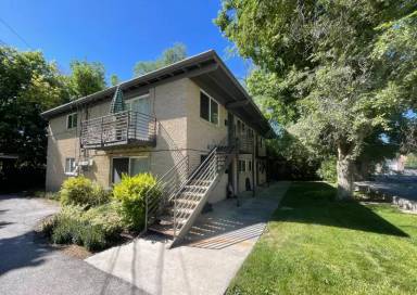 Main picture of 831 E Stratford Ave