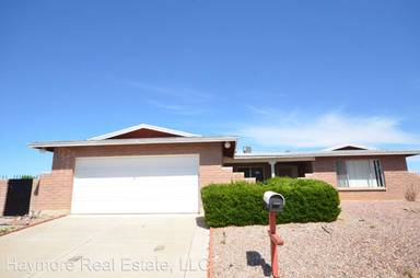 Main picture of 1635 Plaza Canero