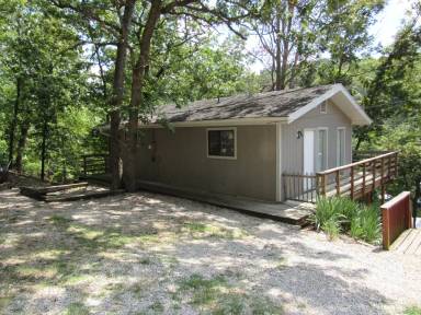 Main picture of 137 Walnut Dr