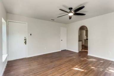 Main picture of 826 N Clinton Ave