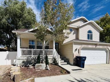 Main picture of 377 E Sego Lily Dr