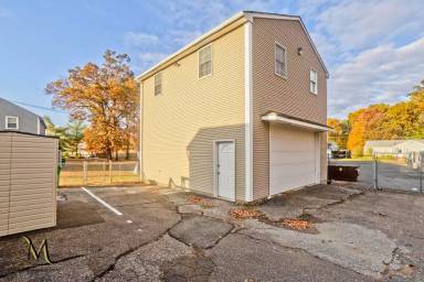 Main picture of 1692 Memorial Dr