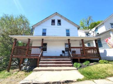 Main picture of 111 La Grange St