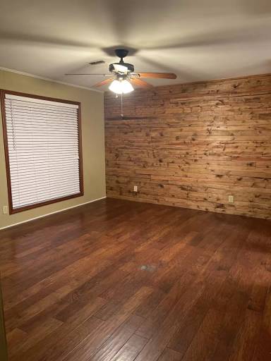 Main picture of 106 Lake Dr