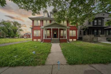 Main picture of 68 E Philadelphia St