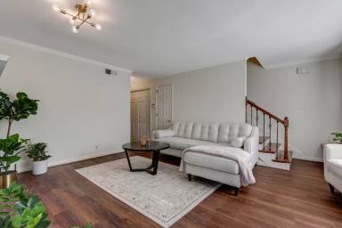 Main picture of 304 Chase Ct