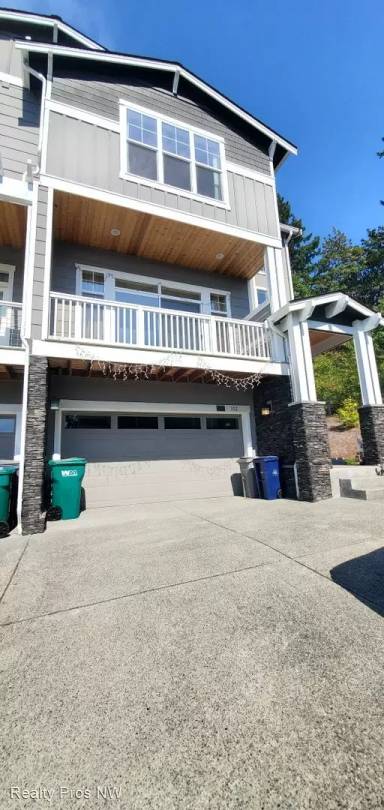 Main picture of 8410 169th Pl NE