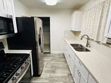 Main picture of 1274 N Cedar St