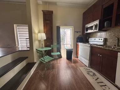 Main picture of 17 S College Ave