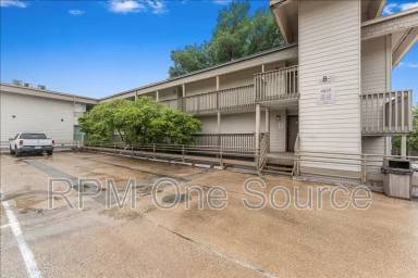 Main picture of River Oaks Condominiums