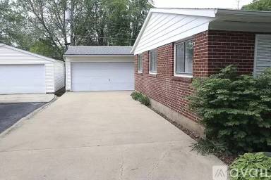 Main picture of 308 Rowe Dr