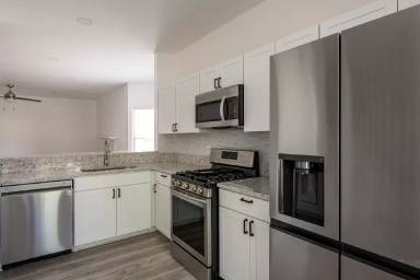 Main picture of 348 Lakeridge Ct