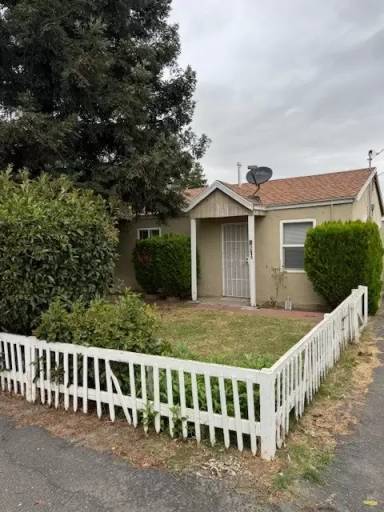 Main picture of 821 S Acacia Ave
