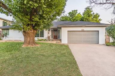 Main picture of 1906 Dorchester Dr