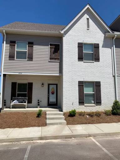Main picture of 404 - 410 Walker Cir