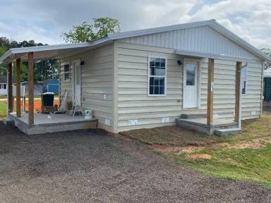 Main picture of 80 Redwood Ln