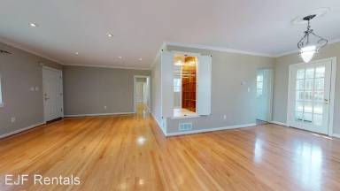 Main picture of 9302 Chanute Dr