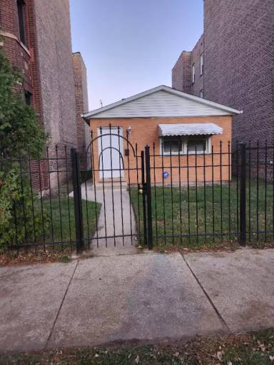 Main picture of 7713 S Kingston Ave