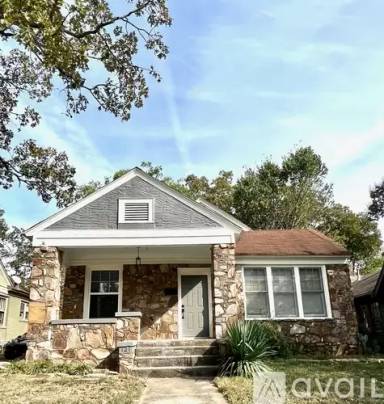 Main picture of 121 S Pine St