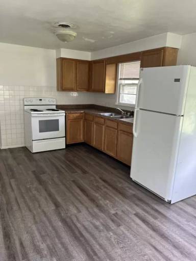 Main picture of 93 E Green St