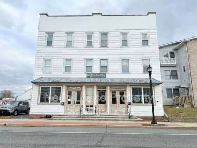 Main picture of 40 Commerce St