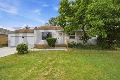 Main picture of 19604 Holiday Ln