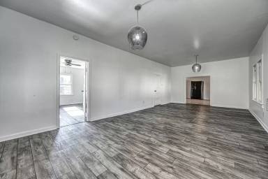 Main picture of 221 D St SE