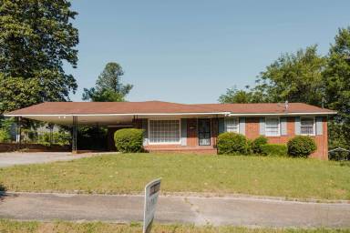 Main picture of 717 Johns Rd