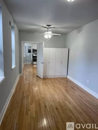 Main picture of 722 S Broadway